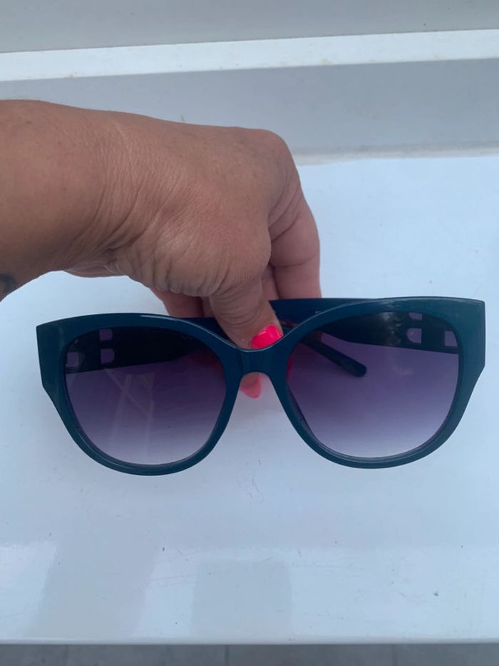 Lunettes Soleil bleu 🍭🍭 - photo numéro 7