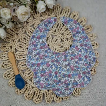 Bavoir forme fleur motif fleurs