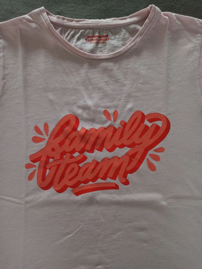 Tee-shirt fille de la marque "Vertbaudet" en excellent état. Taille 14 ans