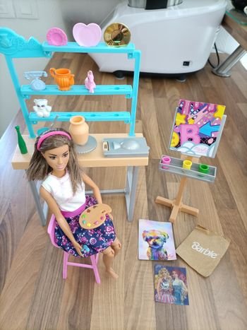 Lot Barbie artiste, peinture et poterie avec 1 barbie et nombreux accessoires