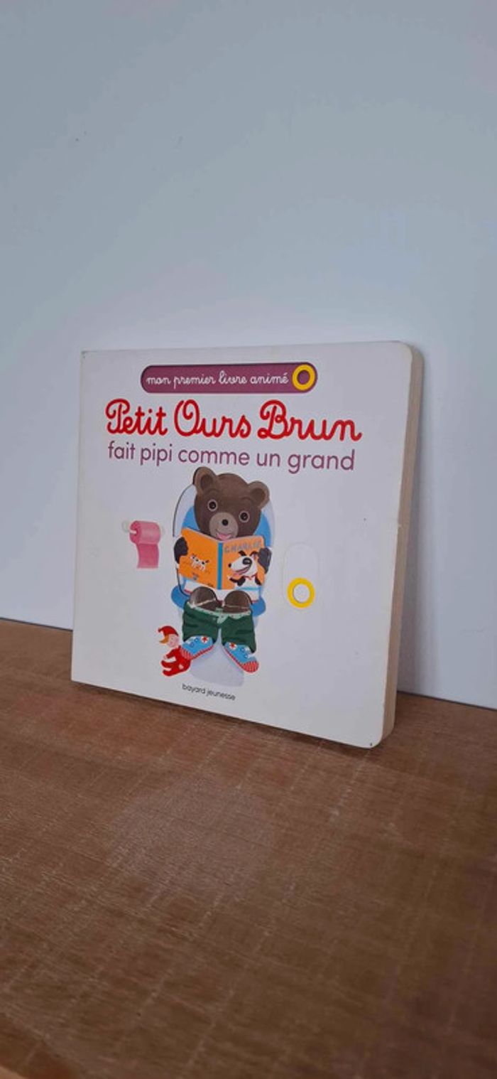 Livre petit ours brun