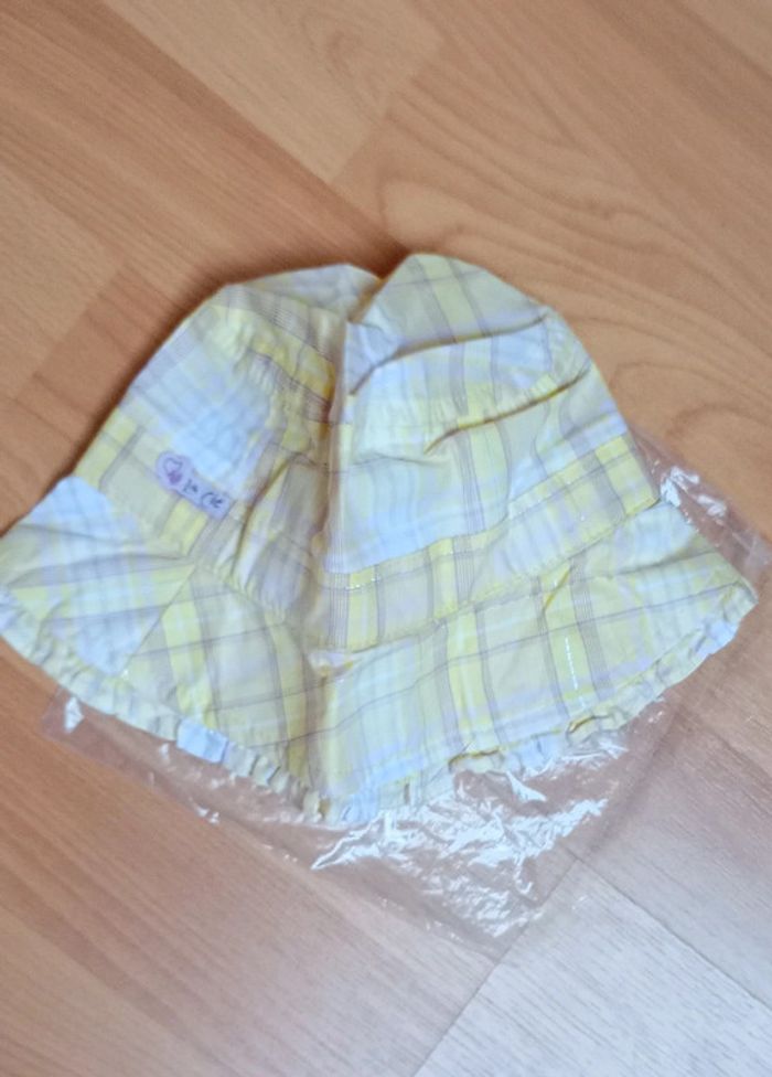 Chapeau jaune T 1 neuf