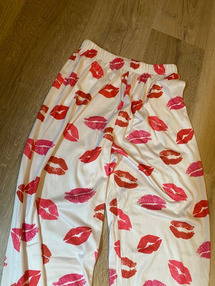 pantalon de pyjama large. À dessins bisous rouge et rose. - photo numéro 5