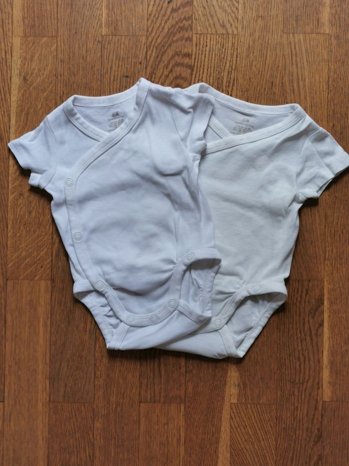 Lot de 2 bodies H&M T. 1-2 mois
