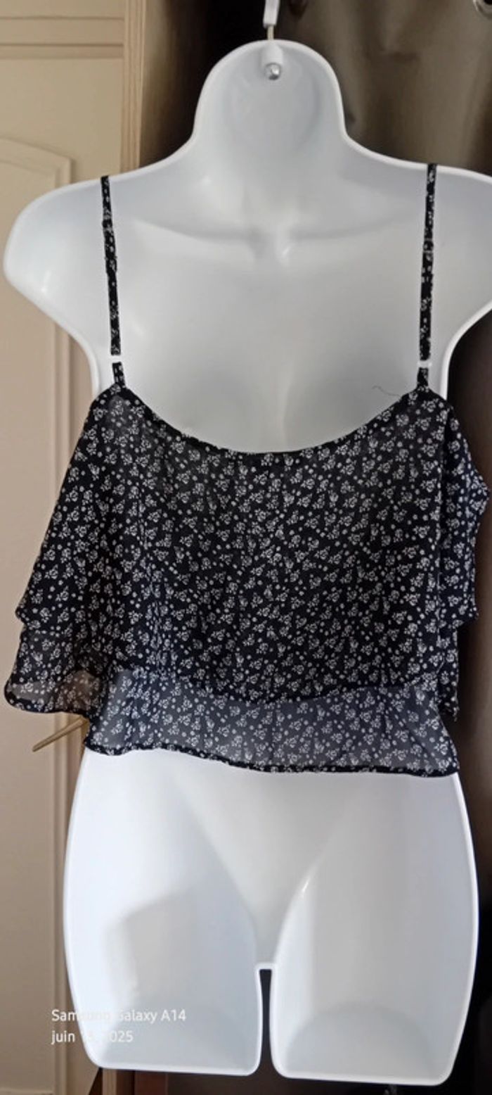 Top court fines bretelles avec volants imprimé fleurs marine femme S Tailly weijl - photo numéro 13