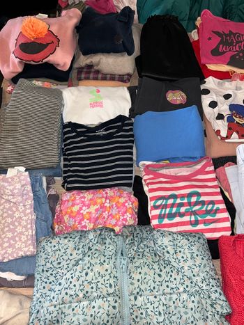 Gros lot de 90 vêtements fille