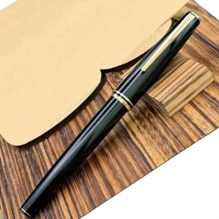 Stylo plume Montblanc Classic 14K plume F noir