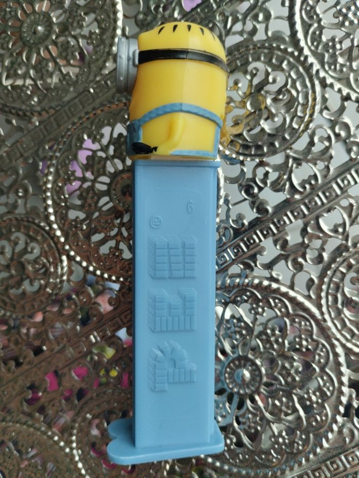 Distributeur PEZ 💛 - photo numéro 2