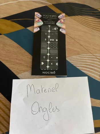Pochoirs pour ongles
