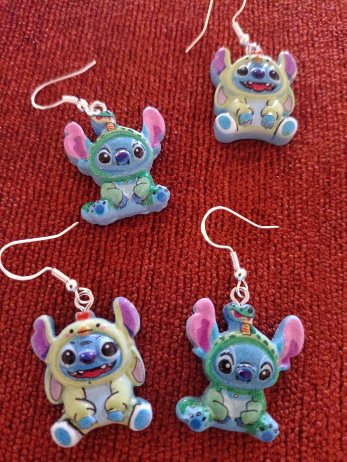 lot boucles d'oreilles stitch en résine attache en argent neuf