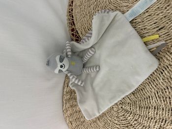 Doudou Paresseux cape rayé gris my little hero OBAIBI