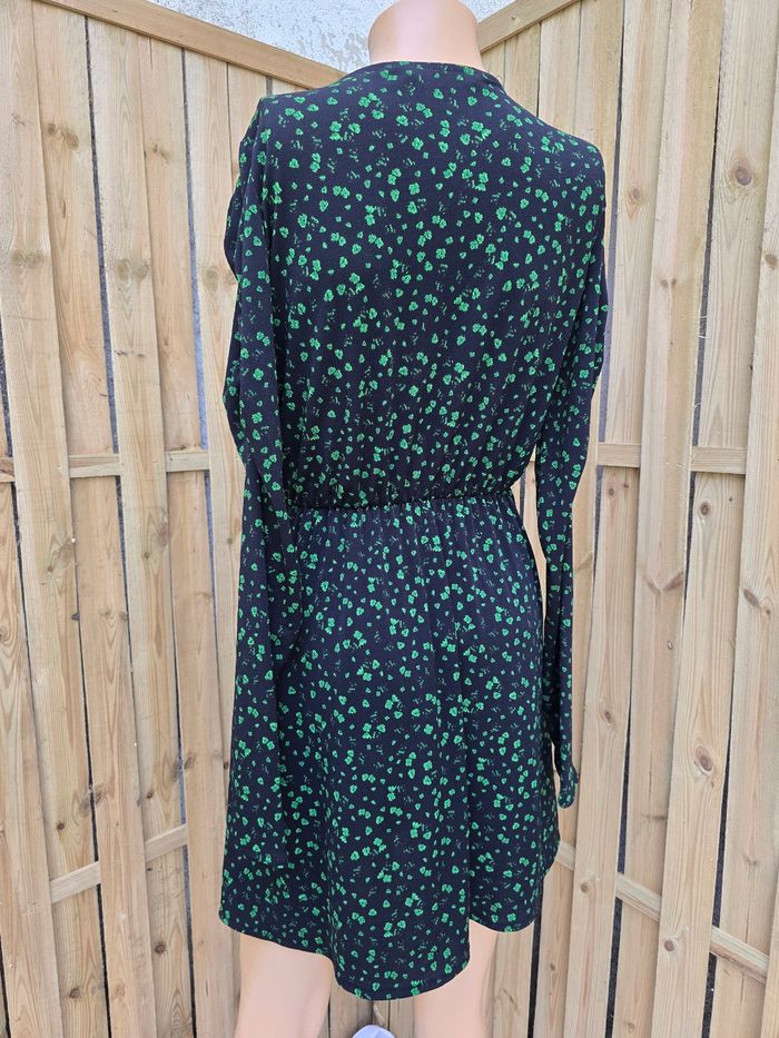 Robe fleurie 🍒MNG🍒portée 1 fois Taille 36 - photo numéro 3