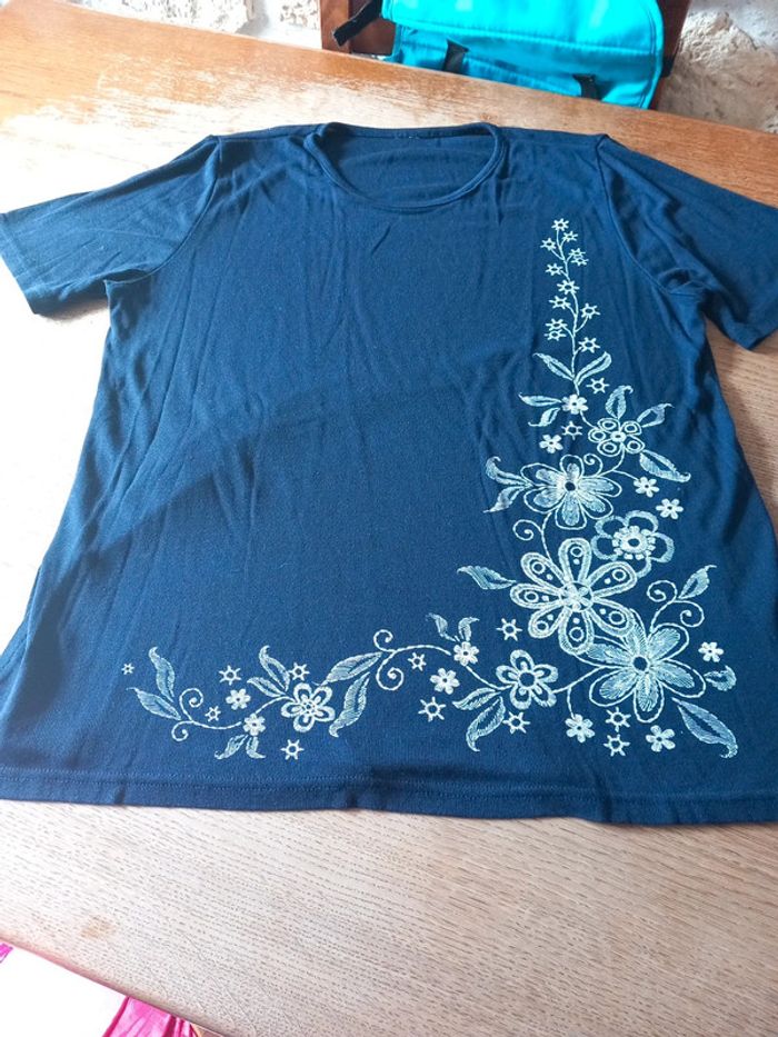 Tunique bleu marine T50 fleur brodé