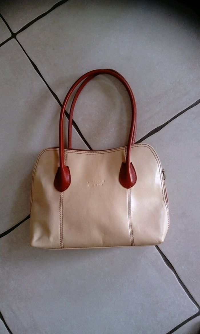 Sac à main beige en cuir