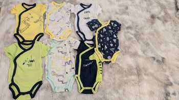 Lot de 7 bodies Orchestra taille 1 mois neufs