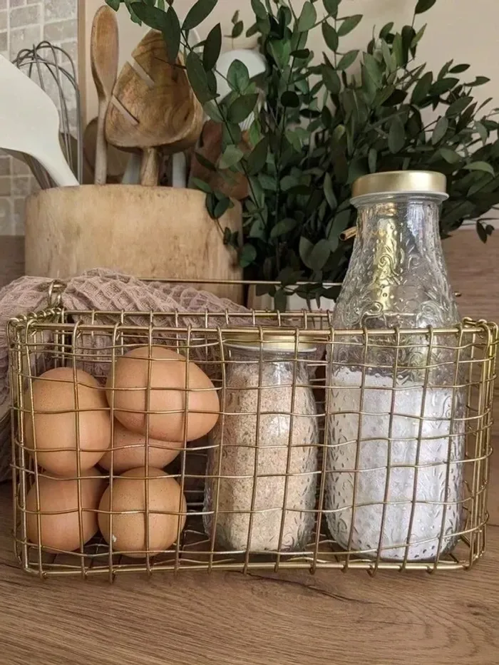 Joli panier filaire doré en métal - NEUF