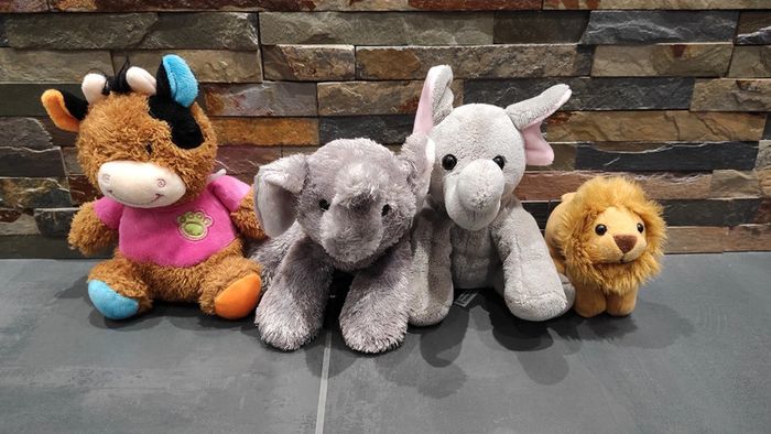Lot de 4 peluches animaux