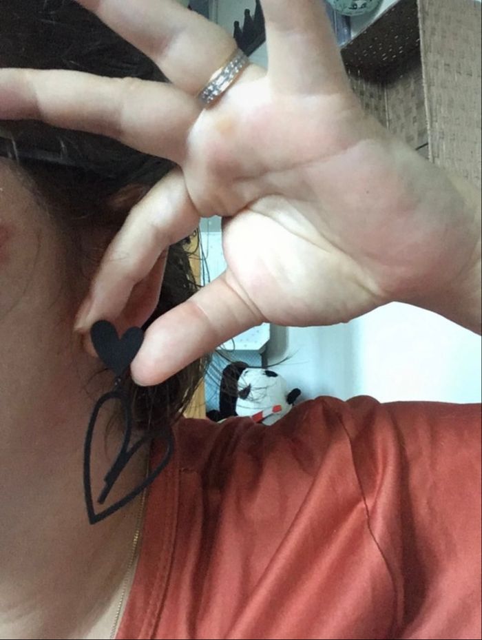 Boucles d’oreilles pendantes NEUVES pour femme, en forme de cœurs 🖤 couleur noir - photo numéro 2