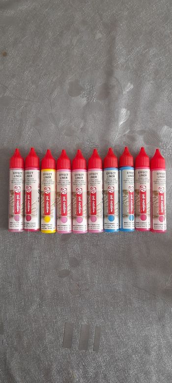 10 tubes de peinture