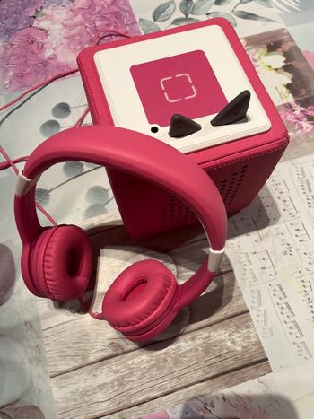 Toniebox 1 rose et son casque 
