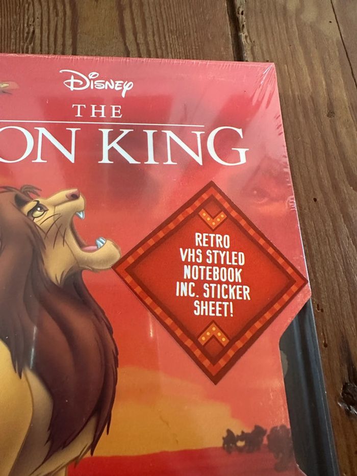 Notebook cahier Premium A5 Disney Le Roi Lion Rétro VHS 240 pages et stickers autocollants - photo numéro 4