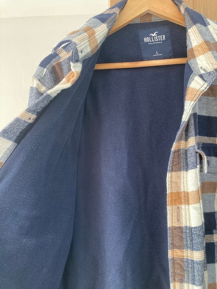 Sur chemise Hollister - photo numéro 2