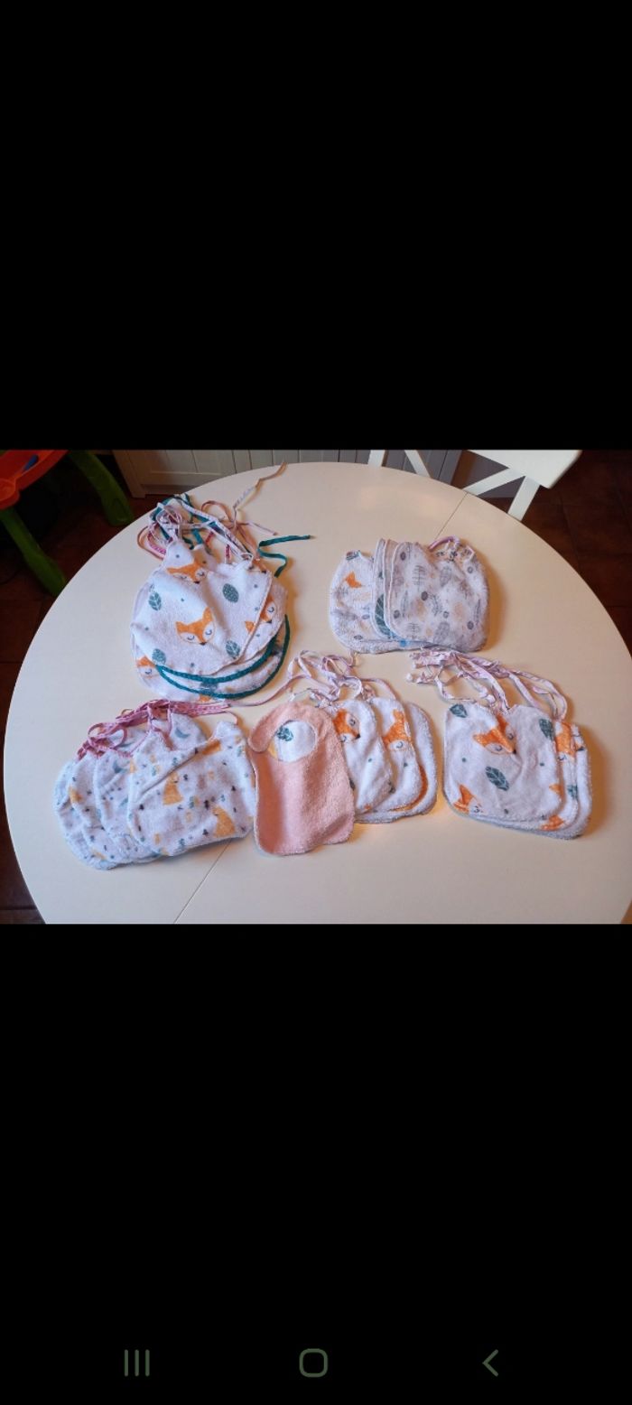 Lot de 24 bavoirs - photo numéro 1