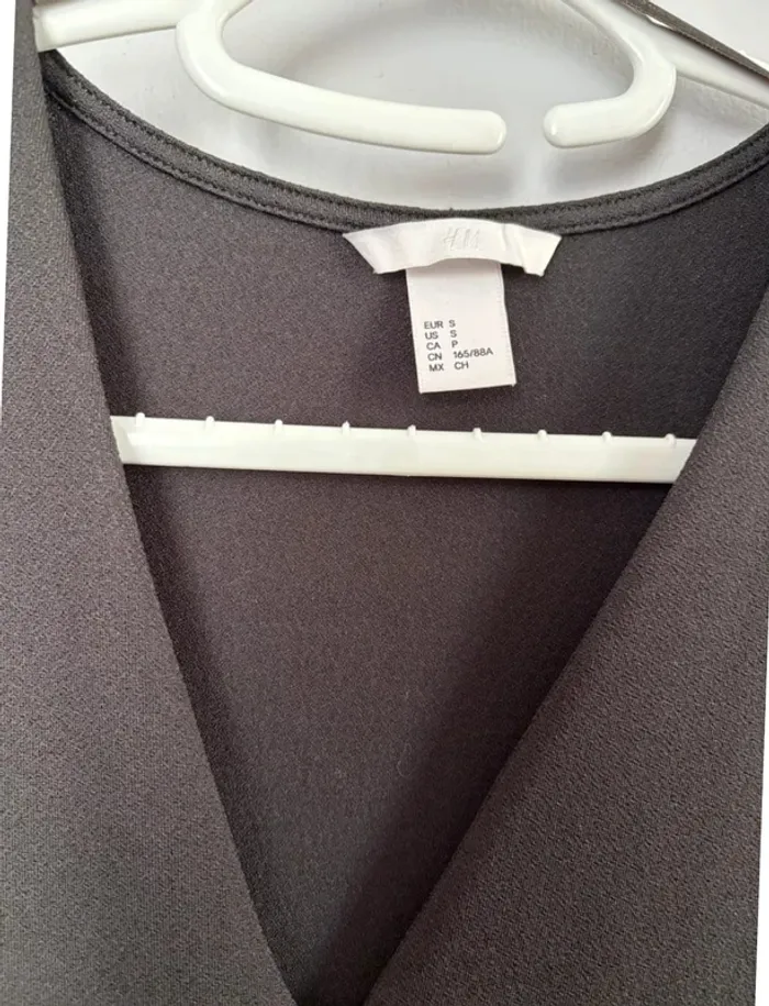 Robe noire à manches longues élégante H&M - photo numéro 2