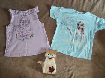 Lot de 2 tee shirts reine des neiges 8 ans