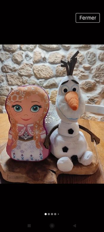 🌺lot de deux peluches la reine des neiges🌺