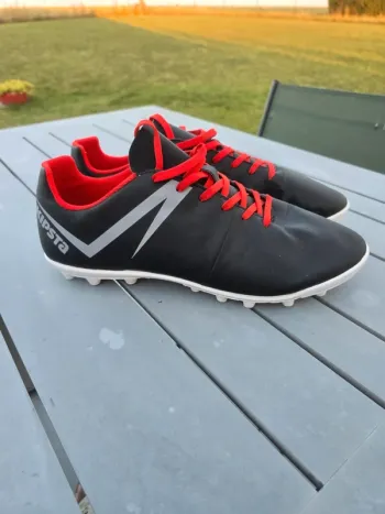 Chaussures de foot Kipsta pointure 47 excellent état, portées une fois