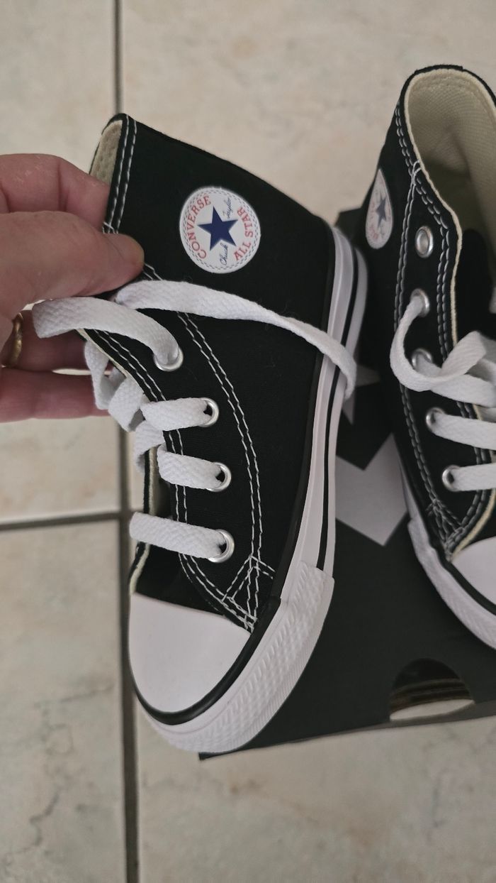NEUVES  (non portées )🏷🤩😍🥰 converses pointure 24 mixtes🏷🤩😍🥰👌 - photo numéro 4