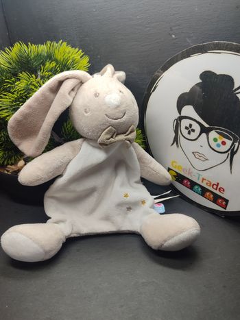 Doudou plat Lapin beige blanc étoiles Sucre d'Orge doré noeud Marron Rond