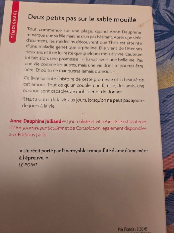 Livre Deux petits pas sur le sable mouillé - photo numéro 2