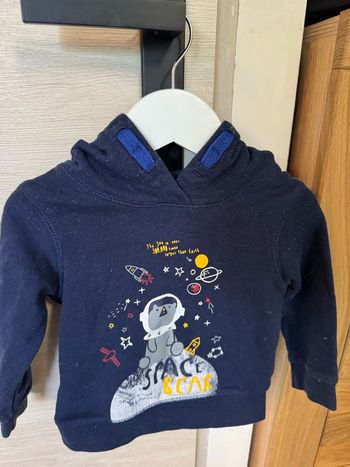 Un gilet et deux pulls