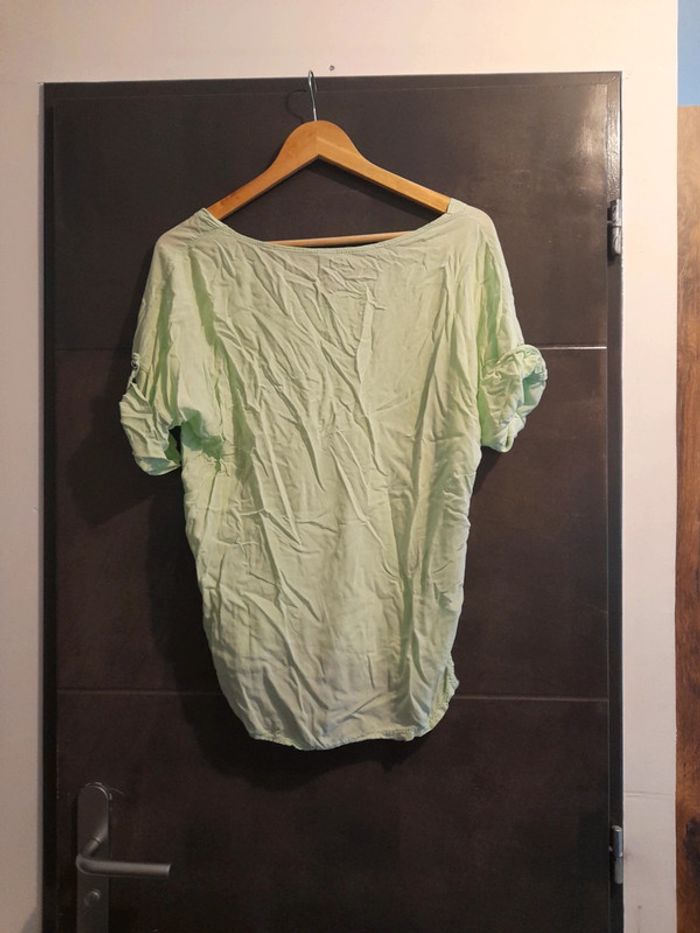 T-shirt vert claire / manche courte retrousser / taille 38 - 40 / sans marque - photo numéro 2
