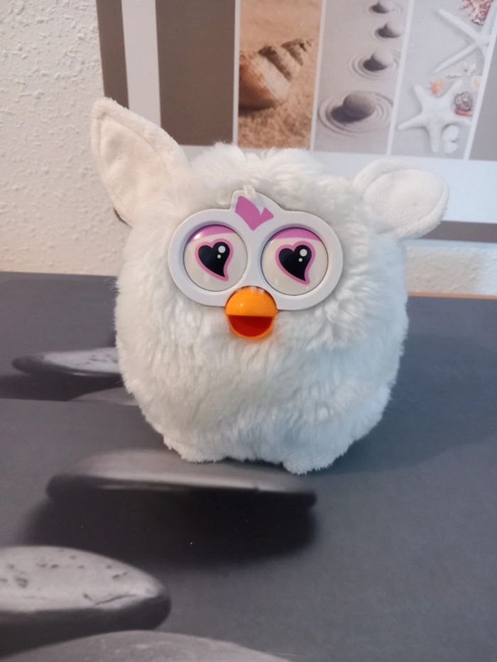 Peluche Furby blanc