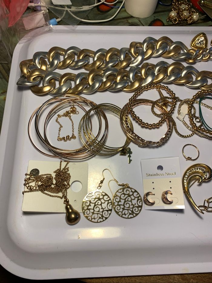 Gros lot bijoux couleur dorée ( lire descriptif) - photo numéro 2