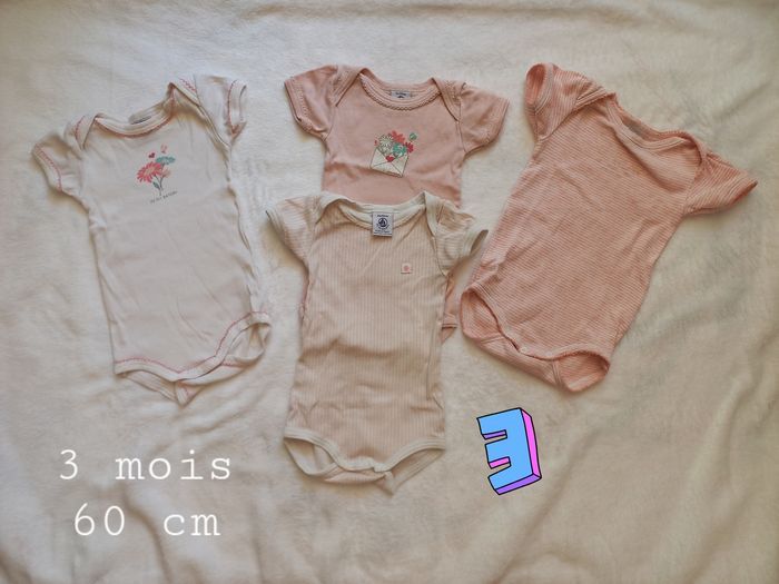 Lot de 4 bodies 3mois petit bateau manche courte - photo numéro 1