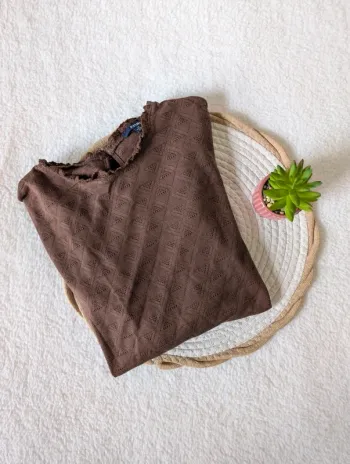 🤎 T-shirt manches longues marron à motifs - M