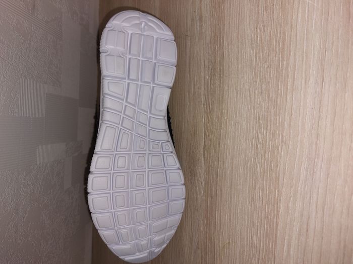 baskets ultra légère noire et blanche 36 - photo numéro 3