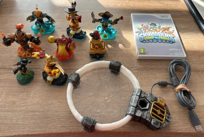 Lot de 8 figurines skylanders swap force + jeu wii