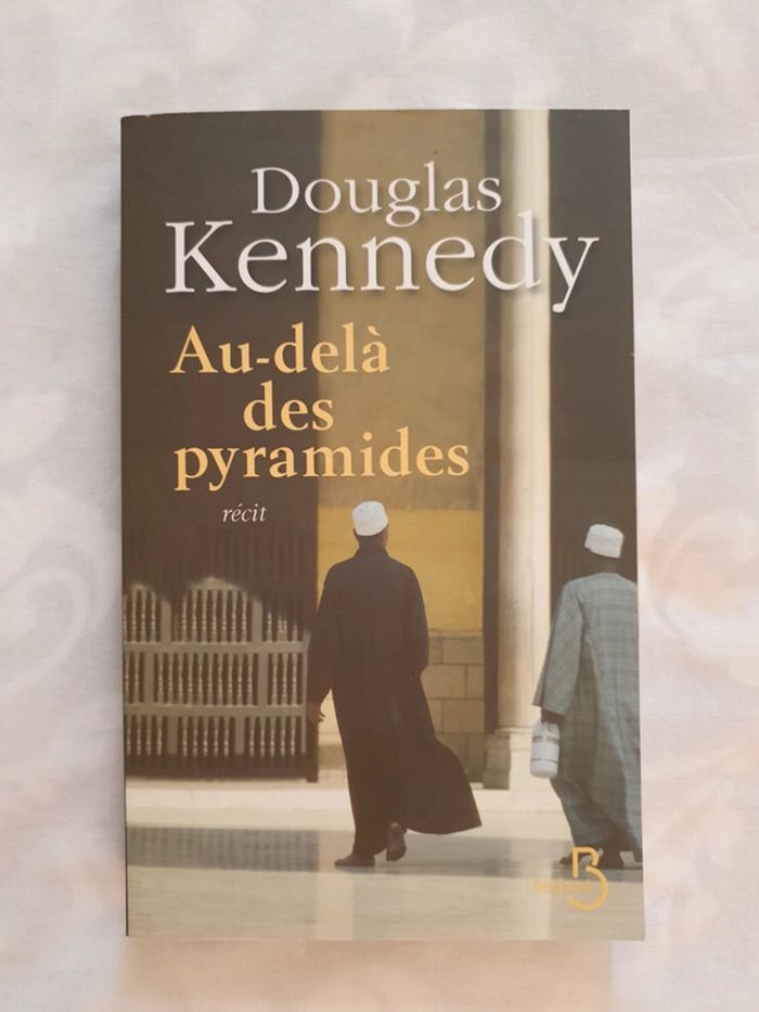 Roman "Au-delà des pyramides"