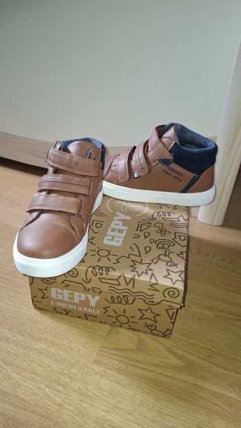 Chaussure garçon neuve