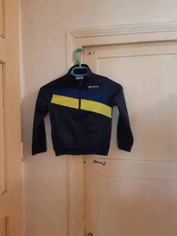 Veste de sport garçons taille 6 ans