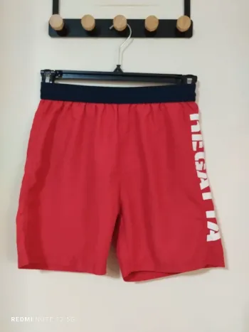 Short de bain taille 12 ans