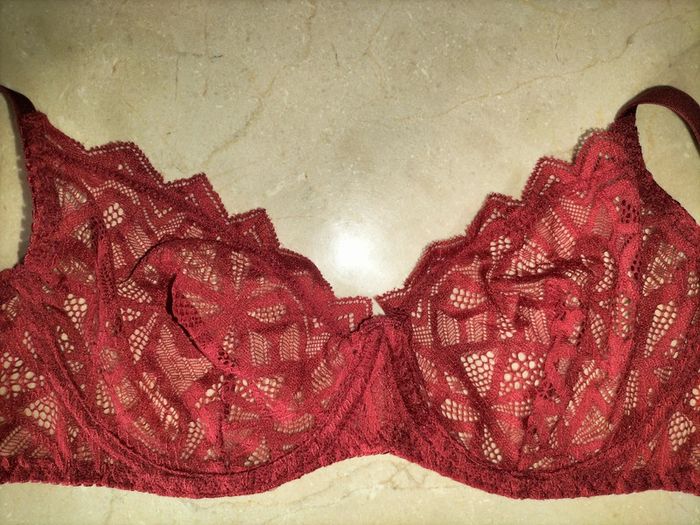 Ensemble lingerie en dentelle rouge vif /pourpre - balconnet et string - photo numéro 4