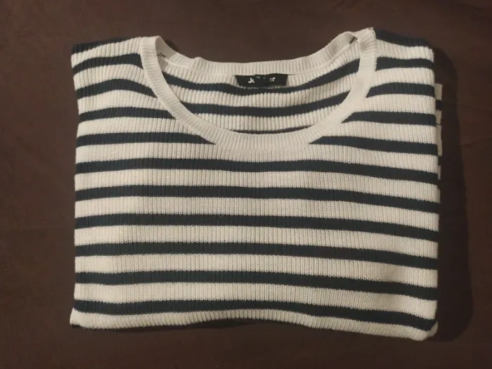 Pull rayé épaules dénudées - photo numéro 4