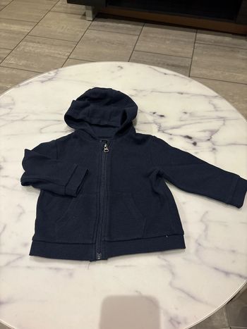 Gilet à capuche bleue