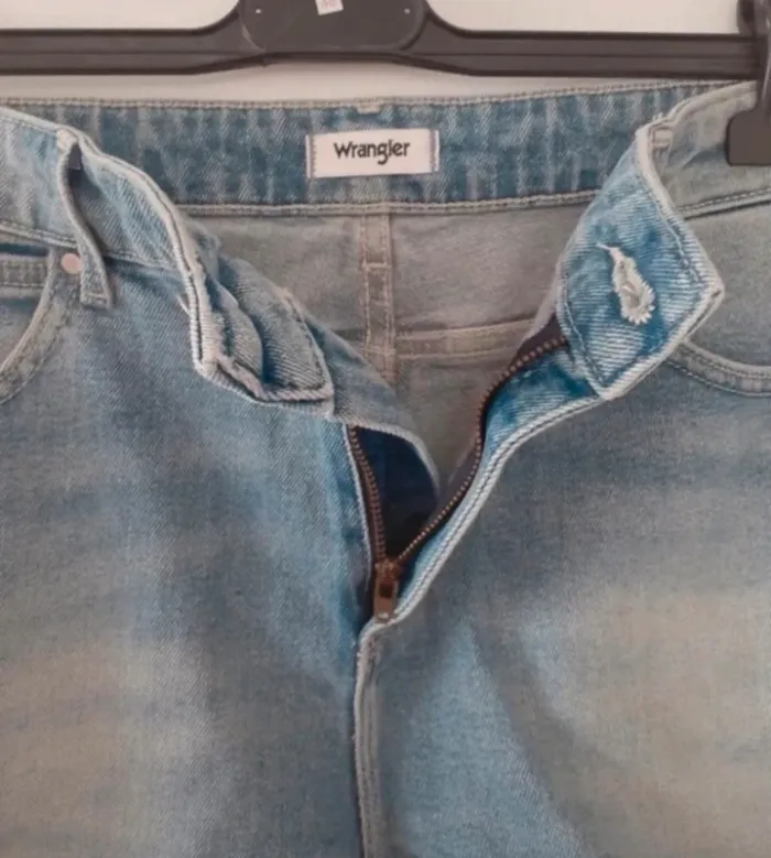 Short en Jean coupe boyfriend Wrangler taille W29 ou 38-40 - photo numéro 4